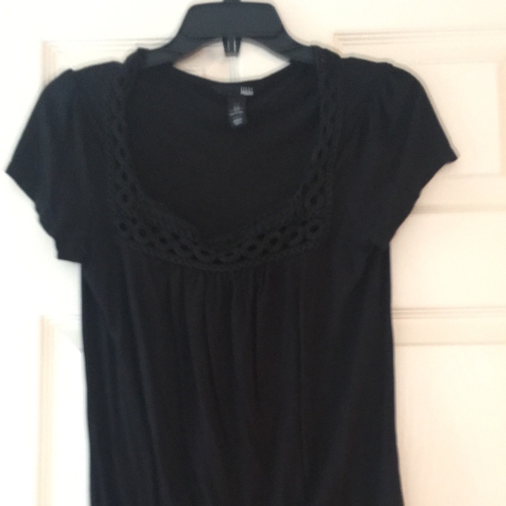 CLEARANCE! - H&M black tee - small